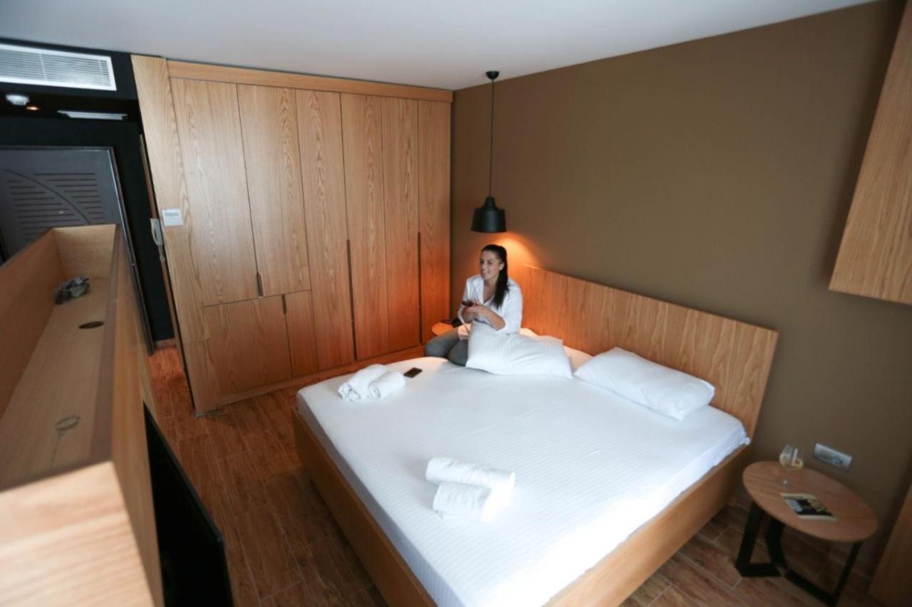 Alvin Comfort Hotel Kryemëdhej Extérieur photo